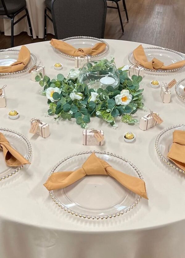 Simply and classy table setup